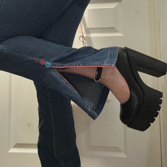 POLLY POCKET Y2K FLOWER POWER FLARE SLIT DENIM JEANS WITH FLOWER APPLIQUE - Picture 7 of 10